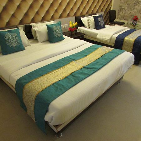 Hotel Neelkanth Residency ガンディーナガル エクステリア 写真