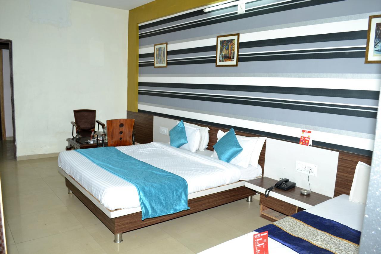 Hotel Neelkanth Residency ガンディーナガル エクステリア 写真