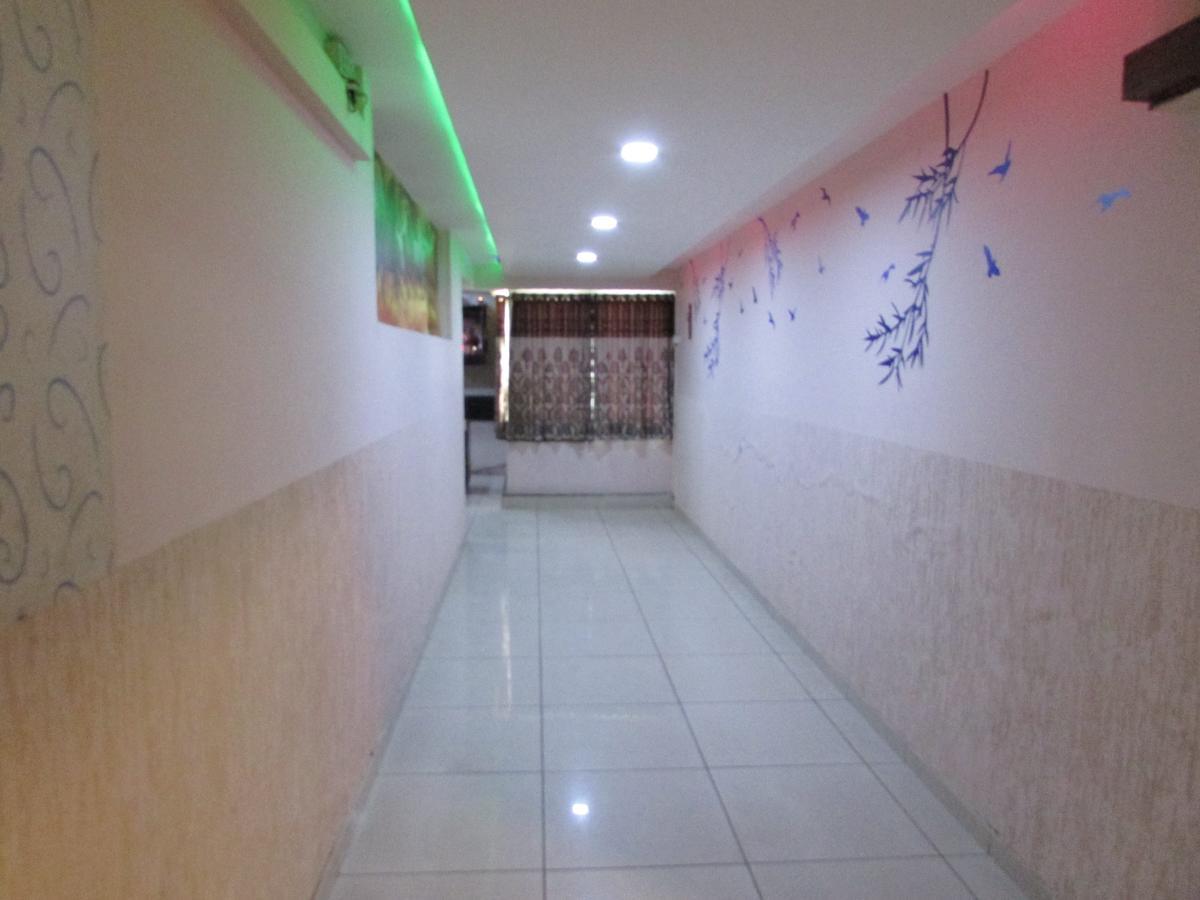 Hotel Neelkanth Residency ガンディーナガル エクステリア 写真